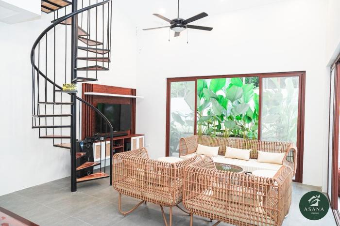 Modern Tropical 2BR Villa with Pool near Tagaytay