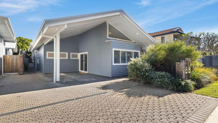 Sawtell Beach Shack 1