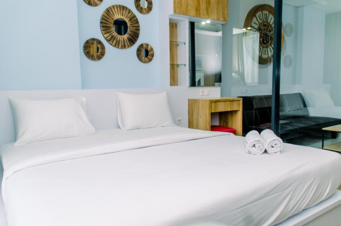 Nice and Comfort 1BR at The Smith Alam Sutera Apartment By Travelio