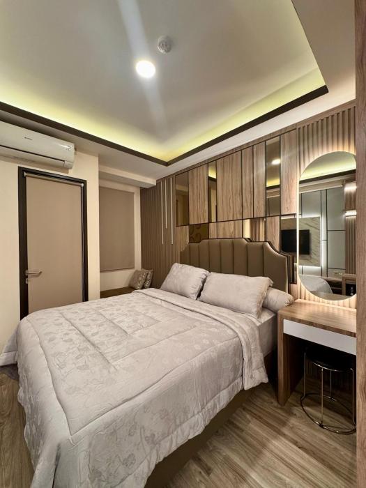 Apartement Trans Park Cibubur By Raya Property with Pool View & Netflix
