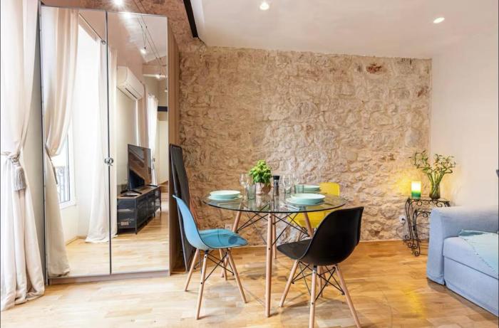 Duplex center of Nice with AC