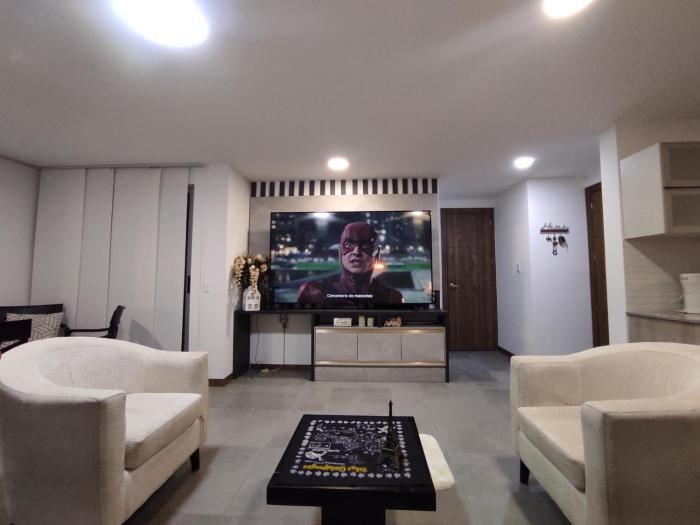 Hermosa Casa en Tumbaco ! Cerca del aeropuerto de Quito y cerca de cumbaya !