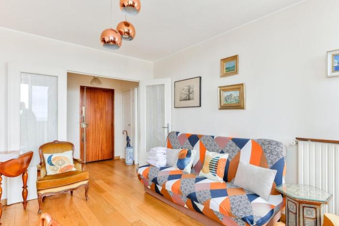 1BR Flat view on Eiffel Tower and Sacré-Coeur