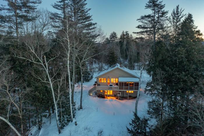 Scenic White Mountains Retreat Minutes from Owls Nest Resort, loon and more