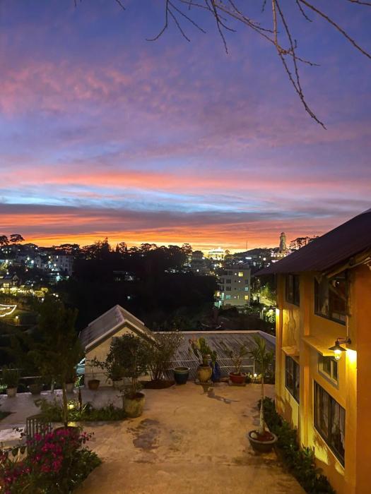 Hạ Hoàng Hôn House