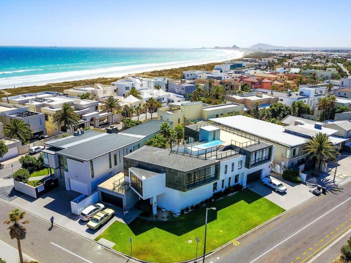 Sunset Mansion, Cape Town - Rooftop Pool Villa - Walk to Beach, Mountain Views!