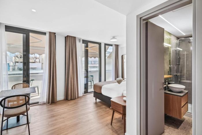 Limehome Piraeus Olive