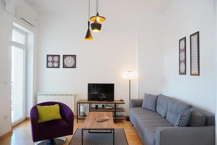 Center 2BDR additional living Room King bed 4 pers