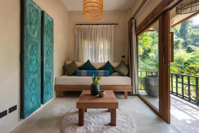 Charming 1-BD Island Retreat Surrounded by Tropical Nature and Serene Garden Views