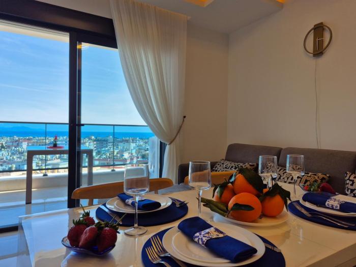 Luxury apartment with panoramic sea view ruby