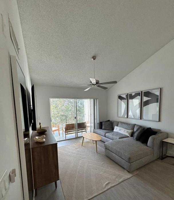 Lux 2-BR Pet-Friendly Retreat in Deerfield Beach