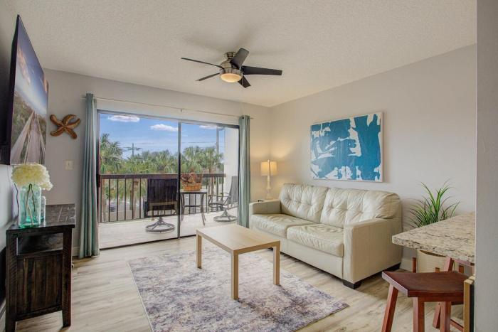 Oceanside complex B35 1 Bed 1 Bath Heated Pool