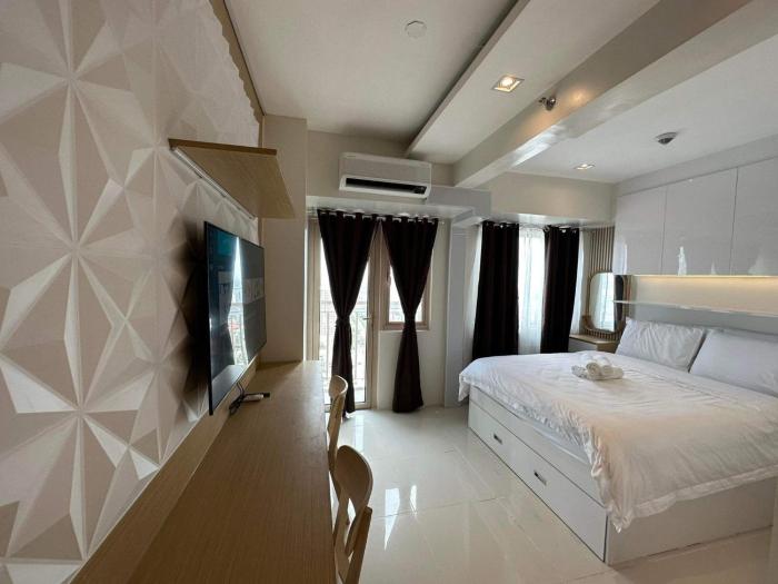 Coast Residences Penthouse with skyline and manila bay view