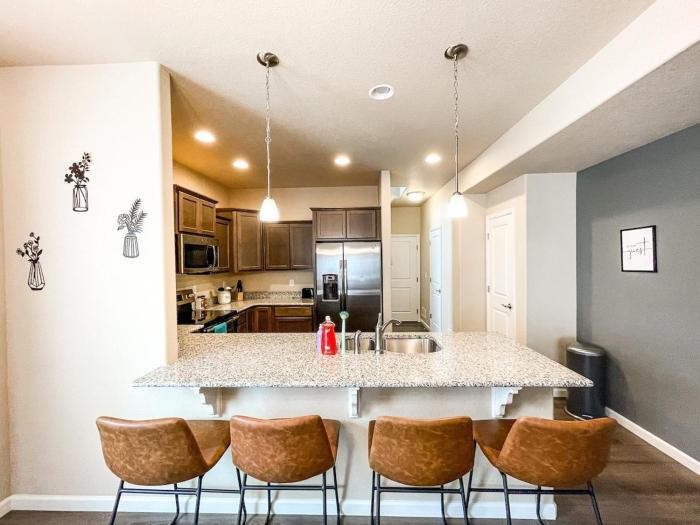 Stylish new home close to downtown