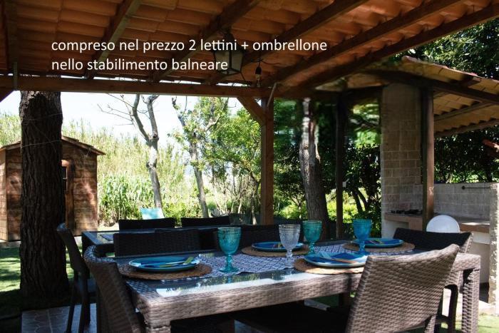 la casetta bamboo " 50 mt dal mare" incluso ombrellone e 2 lettini nello stabilimento