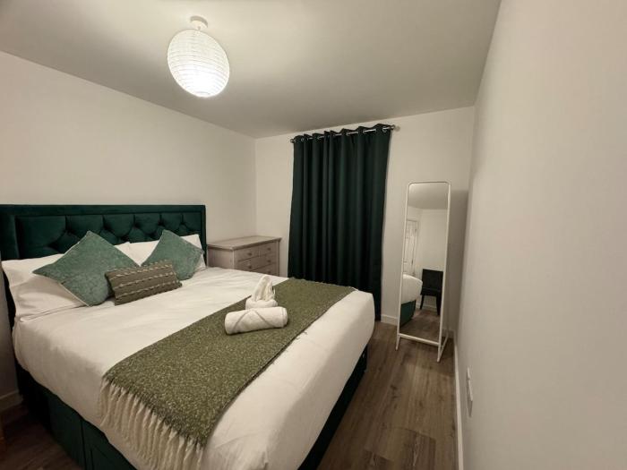Town centre 1 Cozy king size bed ensuit shower
