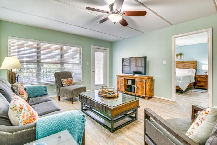 Walk to Beach Condo with Pool Access in Texas!