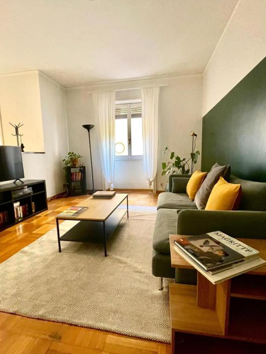 Downtown Milan Chic Apartment - Quiet Retreat with Free WIFI & Air Conditioning