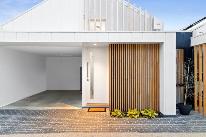 Mod House Ocean Grove- Walk to the shops, cafes, beach and park! Brand new luxury apartment in gated complex