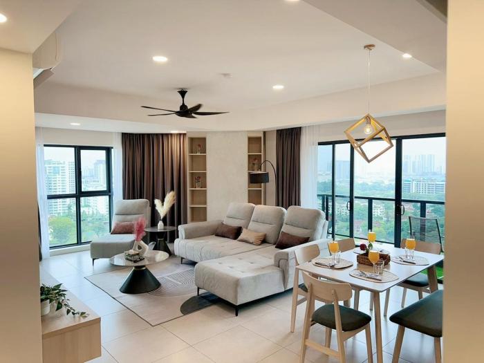 The Atrium at Jalan Ampang by OKBnB - Luxury 3 Bedroom Family Suite with Balcony, 3 mins to KLCC