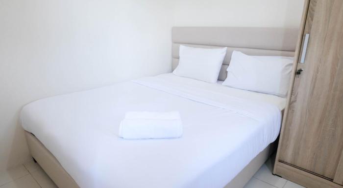 Modern and Homey 2BR at Puncak Kertajaya Apartment By Travelio