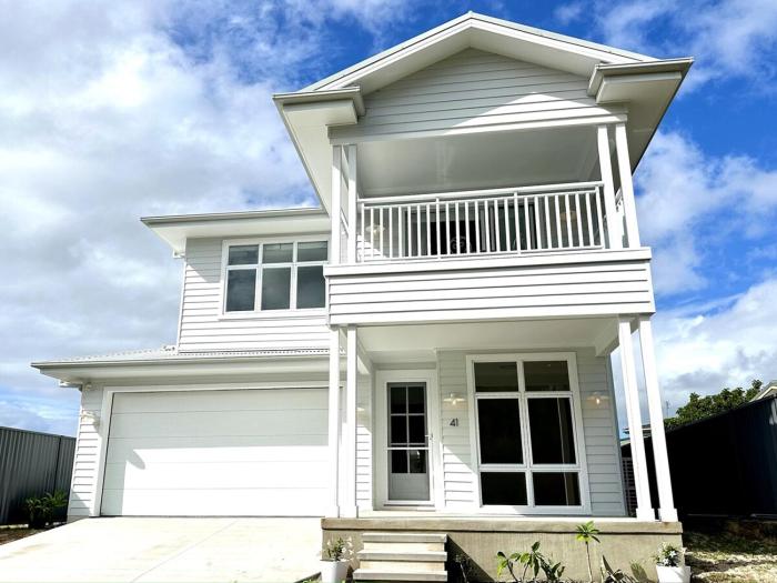 Saltwater House - Opposite the Beach!