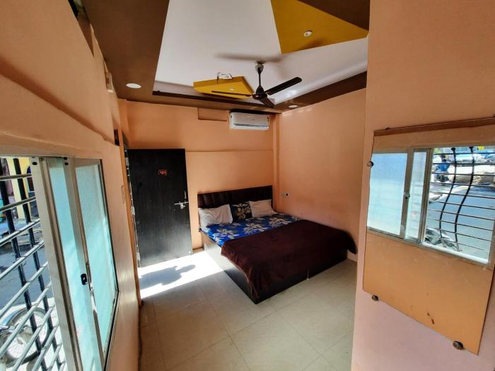 Mrityunjay Yatri Niwas Full Air Conditioning Near Mahakaleshwar Jyotirlinga Temple and Ujjain Junction Railway Station