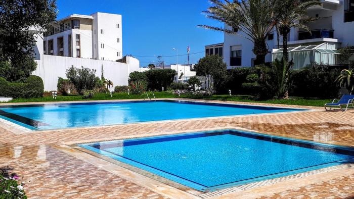 24 Cozy apartment with pool, parking and terrace