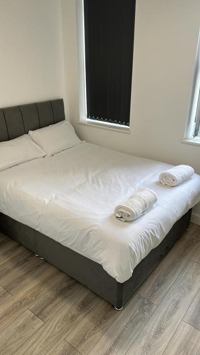 1 bed Roomy Station House Apartments - Free Wifi, Parking & EV