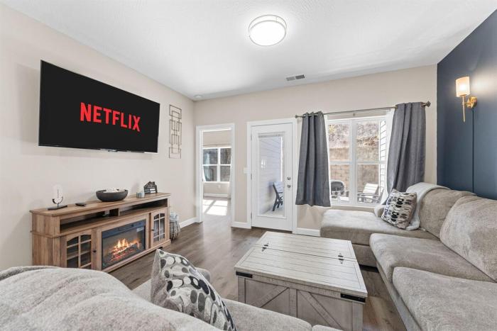 Spring Special No Dog Fee New Listing No Steps King Beds