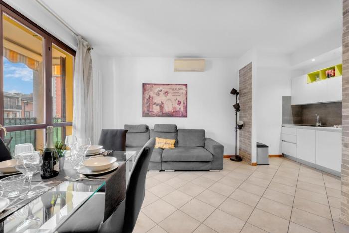 PRAN27 -Crescenzago - Central - Large - Bright -