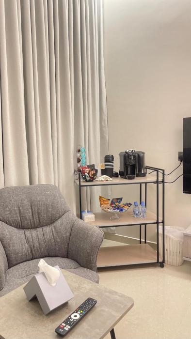 استوديو أنيق مع جلسة جانبية وركن للقهوة