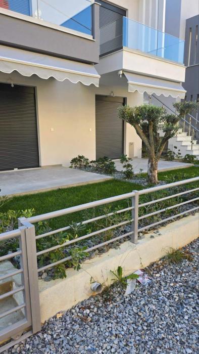 Paralia Ofriniou Oasis Apartment with Swimming Pool Access and Starlink WIFI