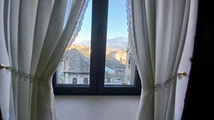 Beautiful apartment next to old city and the parking