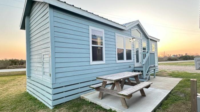 1 mile to Beach Family Friendly 2 Bdrm Comfy Beds