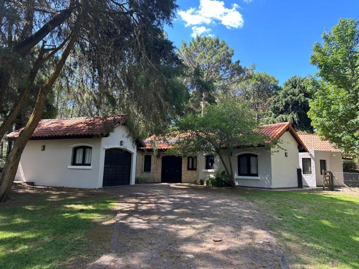 CASA ENCINA CARILO - Gran parque y pileta
