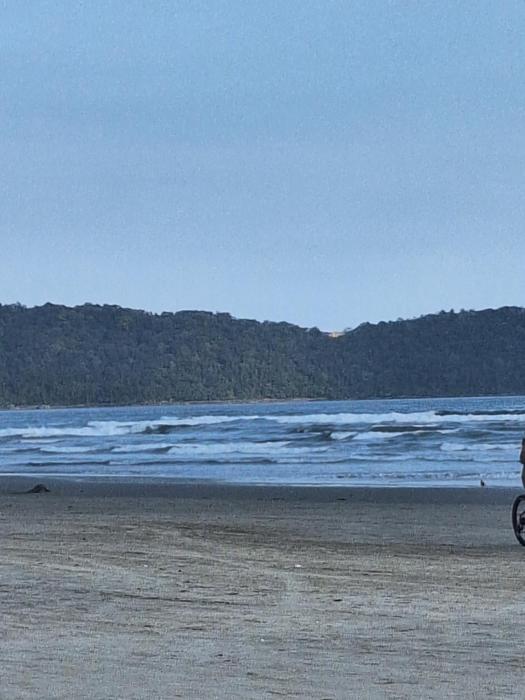 Apartamento confortavel e amplo Guilhermina PRAIA Grande 180 mts Praia