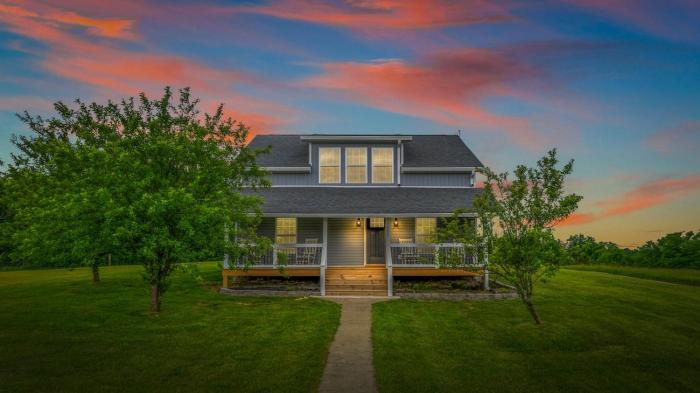 Spacious Home 4BR Fire Pit, Patio Hot Tub