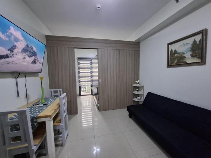 Spacious Big Room with Pool View