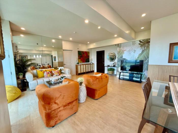 Spacious Tropics with Golf View in BGC