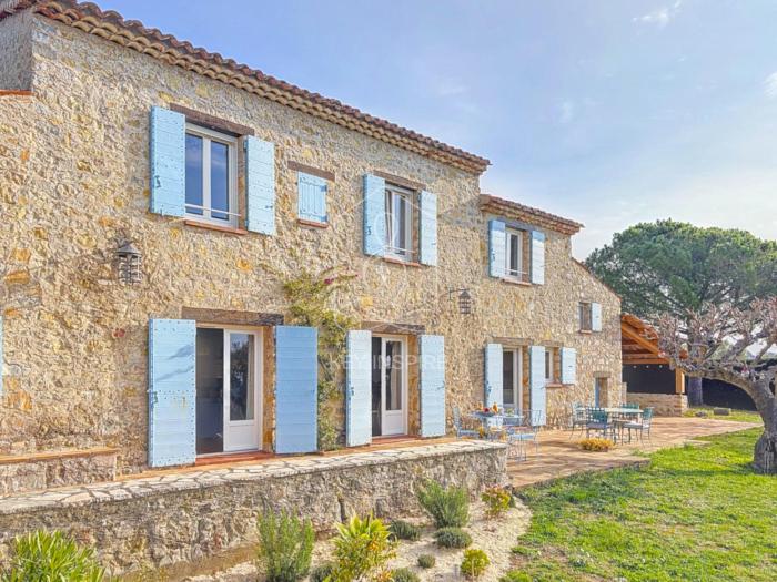 Le Mas Valou, villa en pierre dans les hauteurs de Fayence