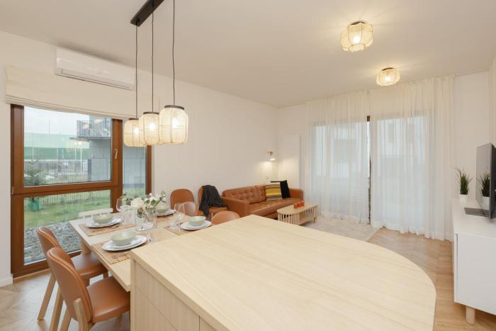 LUX Pastel Oasis Family Apartment with Parking & Gym by Renters Prestige