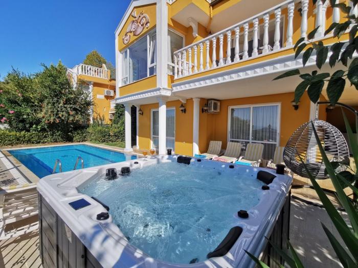 Villa with a Pool and Jacuzzi