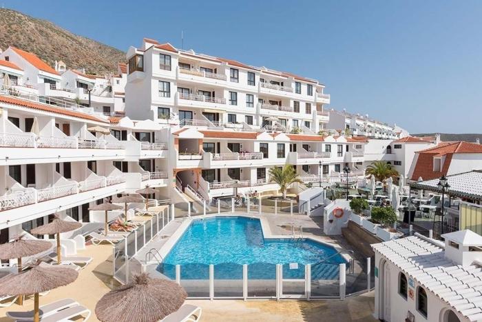 Greatly located apartment with heated pool, Los Cristianos