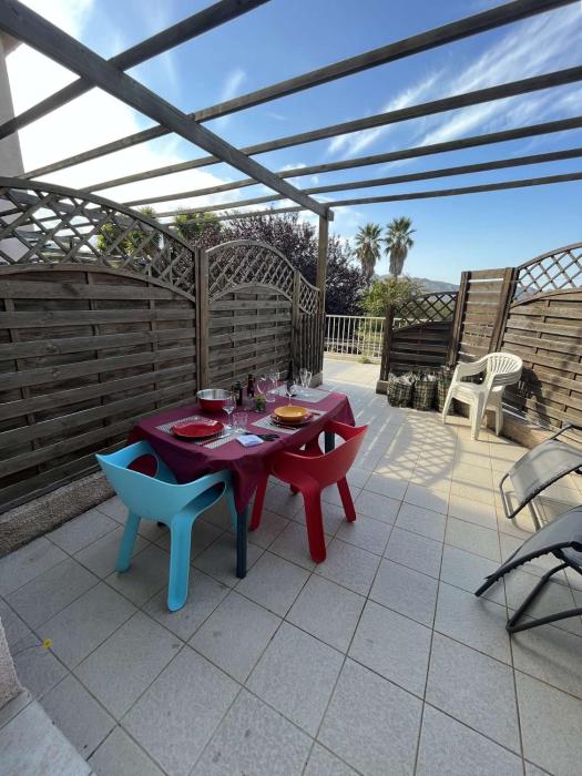 SAINT FLORENT - STUDIO 2 couchages Avec Piscine