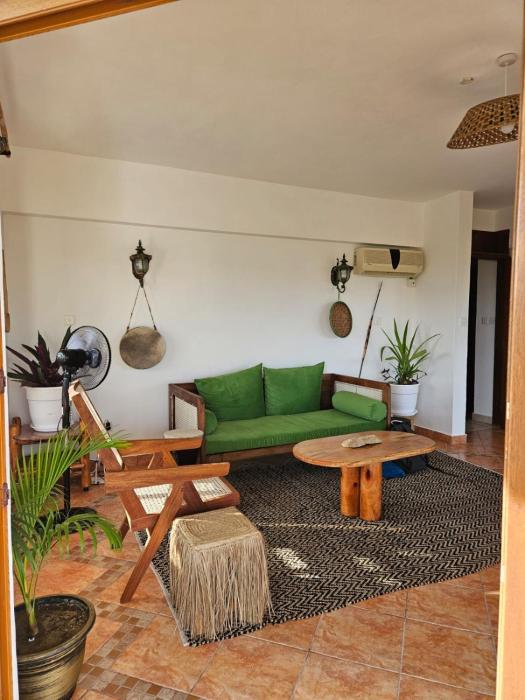Hewani a bright & airy 1 BR apartment with an ocean view & pool