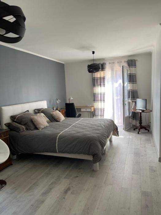 Chambre meublée
