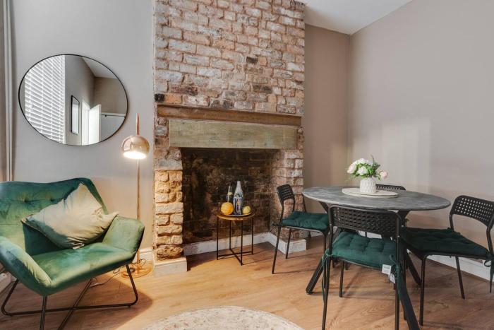 Family Home Sefton Park Desks Parking