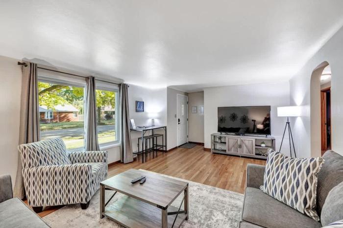 Gorgeous 3 bedroom home, minutes from Lambeau!