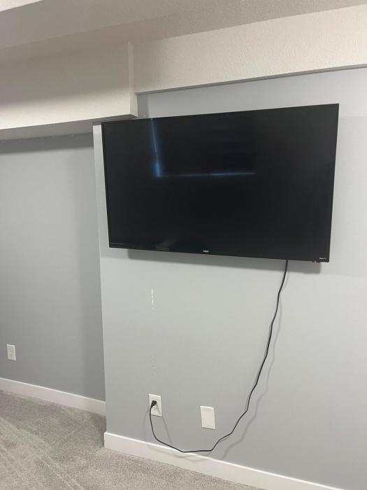Cozy Basement Near Airport YYC